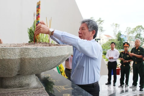Incense Offering and Sampling of Unidentified Martyrs' Remains at Dong Thap Provincial Martyrs' Cemetery