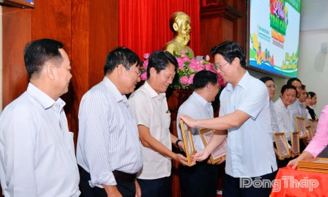 Khen thưởng 26 tập thể và 44 cá nhân tại Lễ hội Trái cây Đồng Tháp lần thứ I