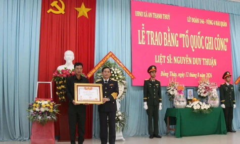 Trao Bằng “Tổ quốc ghi công” cho thân nhân liệt sĩ Nguyễn Duy Thuận