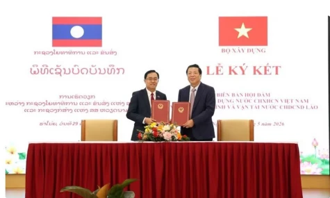 Viet Nam - Laos accelerate road transport cooperation