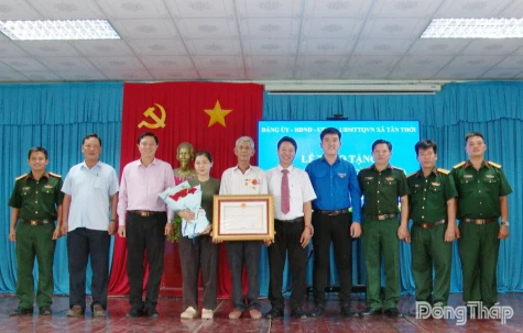 Thượng sĩ Thái Văn Đặng được tặng Huân chương Chiến công hạng Ba