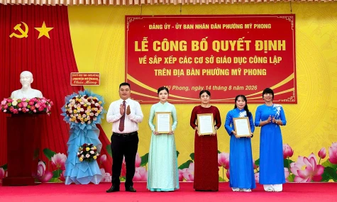 Phường Mỹ Phong: Công bố các quyết định sắp xếp cơ sở giáo dục công lập