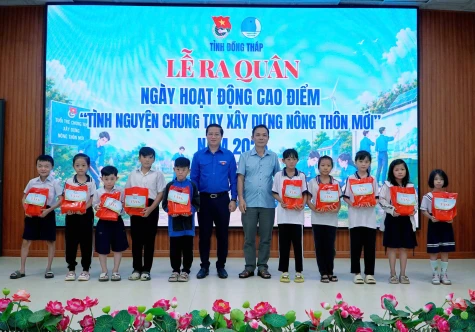 Ra quân Ngày hoạt động cao điểm “Tình nguyện chung tay xây dựng nông thôn mới”