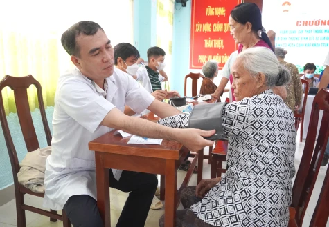 Xã Mỹ An Hưng: Khám bệnh, cấp thuốc miễn phí
