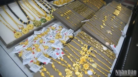 Giá vàng trong nước ngày một tiệm cận giá thế giới, chuyên gia dự đoán giá tiếp tục tăng trong tuần tới