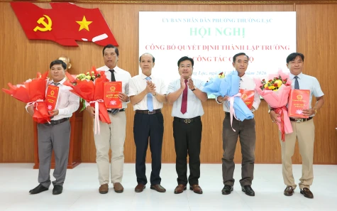 Các xã, phường công bố các Quyết định về sáp nhập cơ sở giáo dục và công tác cán bộ