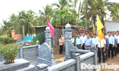 Xã Long Bình: Tổ chức dâng hương tưởng niệm Bộ tướng Trương Điền