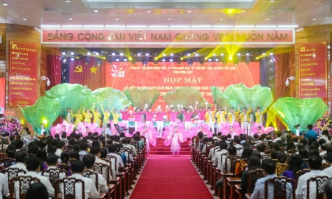 Bài 2: CÁCH MẠNG THÁNG TÁM NĂM 1945:
Khơi dậy sức mạnh đại đoàn kết toàn dân
