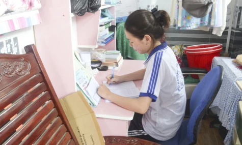 Quách Mỹ Ái và ước mơ từ những đêm học muộn