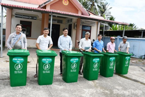 Hội Pousse - Pousse (Pháp) hỗ trợ trên 440 triệu đồng tại xã Tân Thới