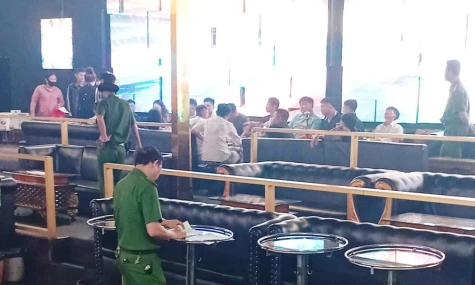 Kiểm tra, phát hiện 17 đối tượng dương tính ma túy tại quán 268 Titan Club