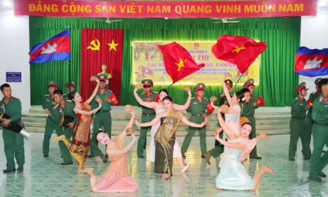 Vũ điệu thắm tình hữu nghị Việt Nam-Lào-Campuchia