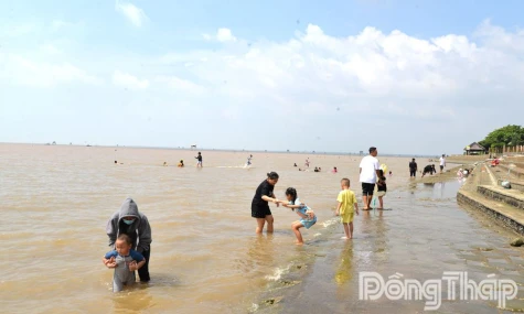 Biển Tân Thành thu hút khách từ những trải nghiệm bình dị