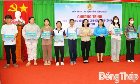 Đồng Tháp: Trao 60 suất học bổng cho con đoàn viên Công đoàn