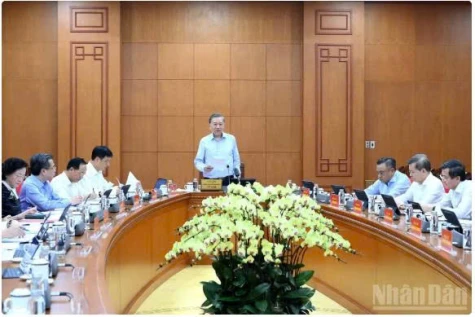 Hoàn thiện thể chế, đổi mới căn bản, toàn diện công tác cán bộ trong giai đoạn mới