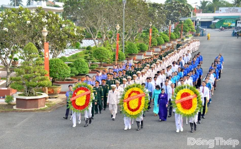 Lãnh đạo tỉnh Đồng Tháp dâng hoa, dâng hương tại Nghĩa trang liệt sĩ Tiền Giang