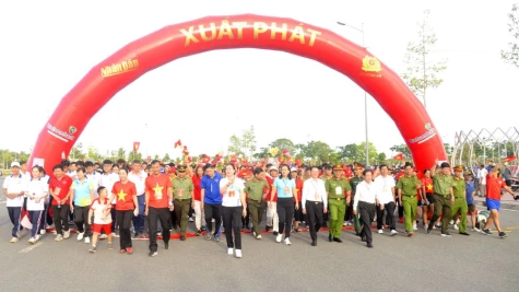 Đồng Tháp: Hơn 4.000 người tham gia đi bộ “Cùng Việt Nam tiến bước” năm 2026