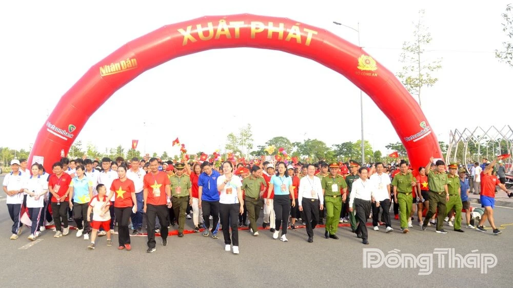 Dong Thap: Over 4,000 participate in “Walking Together with Vietnam” 2026 program