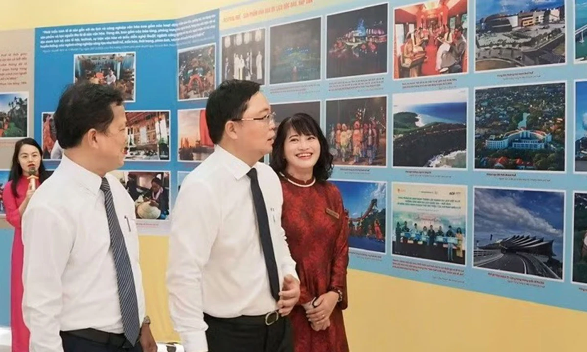 Exhibition on President Ho Chi Minh and historical milestones in 1946 opens in Hue
