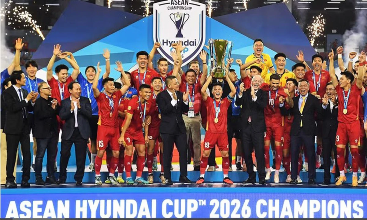 Government awards 300 million VND to Viet Nam men's national football team