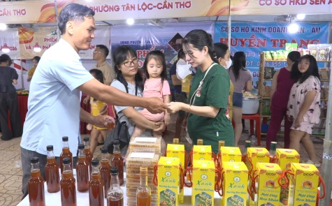 Xã Lai Vung: Tổ chức Phiên chợ OCOP và chương trình nghệ thuật chào mừng Quốc khánh