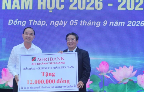 Agribank Chi nhánh Tiền Giang dành 1,946 tỷ đồng tiếp sức học sinh, sinh viên nhân dịp khai giảng năm học mới