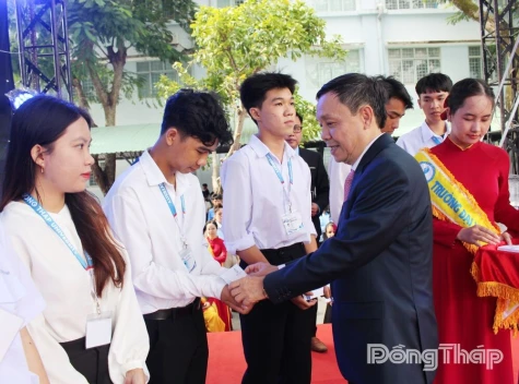 Đồng chí Phan Văn Thắng dự Lễ khai giảng tại Trường Đại học Đồng Tháp