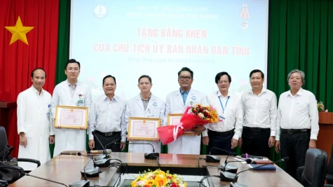 Đồng Tháp: Tặng Bằng khen cho các y, bác sĩ cứu sống người bệnh bằng kỹ thuật ECMO