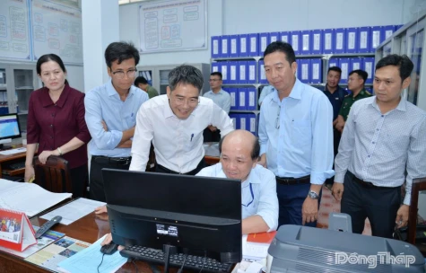 Đoàn công tác Bộ Khoa học và Công nghệ kiểm tra công tác chống khai thác IUU tại Cảng cá Mỹ Tho