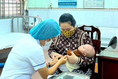Tiêm vắc - xin, “lá chắn” bảo vệ sức khỏe