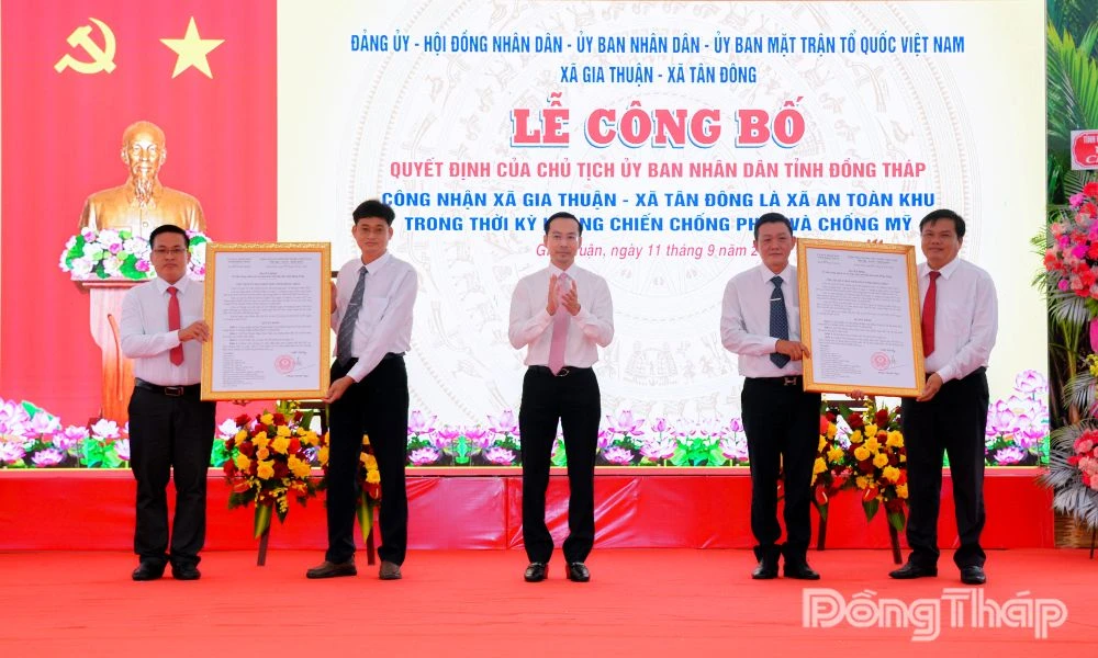 Gia Thuận và Tân Đông đón nhận Quyết định công nhận Xã An toàn khu