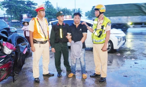 Bắt giữ đối tượng vận chuyển 15.500 bao thuốc lá điếu nhập lậu