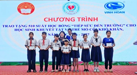 Đồng Tháp: Trao 510 suất học bổng “tiếp sức đến trường” cho học sinh khó khăn