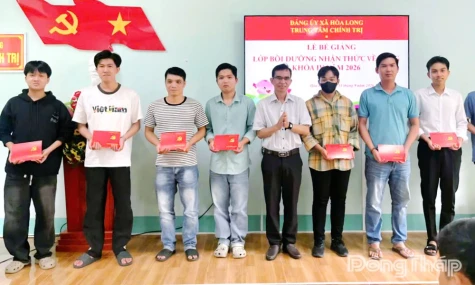 Tạo nguồn phát triển Đảng trong tuyển quân ở Hòa Long