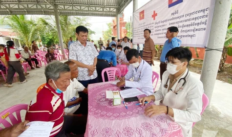 Bộ Chỉ huy Quân sự tỉnh Đồng Tháp: Khám bệnh, cấp thuốc miễn phí cho người dân Campuchia