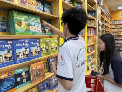 Thủ tướng chỉ đạo huy động tất cả nguồn lực, in ấn, cung ứng đủ sách giáo khoa, báo cáo trước 22-9