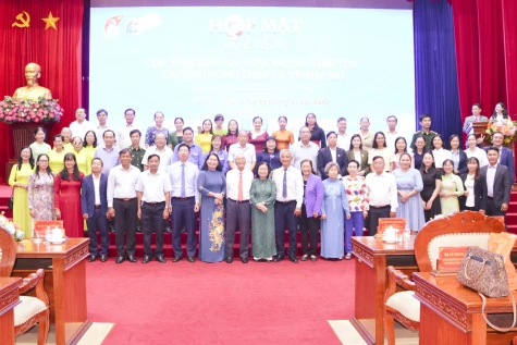 Họp mặt hội viên Câu lạc bộ “Vì Hoàng Sa -Trường Sa thân yêu” tại Đồng Tháp
