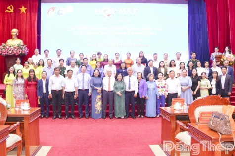 Members of "For Beloved Hoang Sa and Truong Sa" Club Gather in Dong Thap
