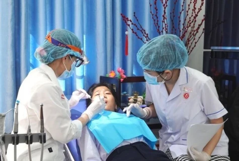 280 học sinh khuyết tật được thăm khám răng miệng miễn phí