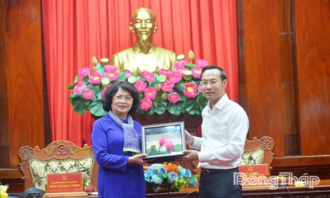 Đoàn công tác nguyên Phó Chủ tịch nước Đặng Thị Ngọc Thịnh thăm và làm việc tại Đồng Tháp