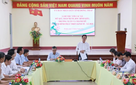 Đồng chí Nguyễn Thành Diệu làm việc với các xã về tình hình phát triển kinh tế - xã hội