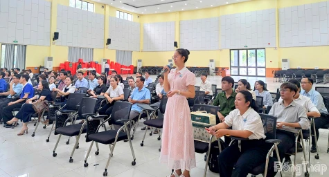 Sinh hoạt Câu lạc bộ Tiếng Anh cho công chức, viên chức và người lao động