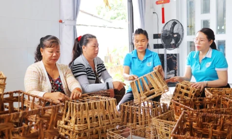 Phụ nữ An Long bắt nhịp chuyển đổi số, phát triển sinh kế