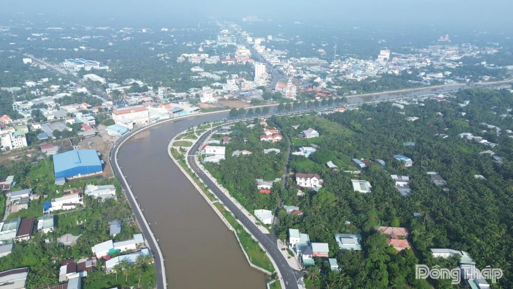 Đường giao thông hai bên bờ sông Bảo Định phát huy hiệu quả