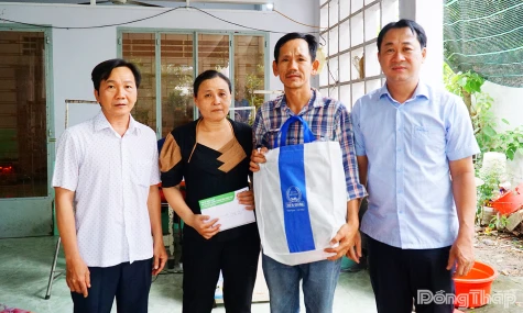 Công ty TNHH MTV Xổ số kiến thiết Tiền Giang: Trao tiền hỗ trợ cho gia đình anh Nguyễn Lâm Vũ
