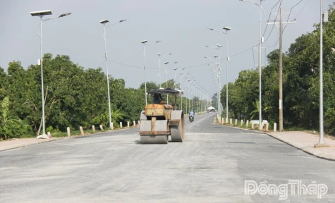 Dự án Nâng cấp tuyến đê bao, kè chống sạt lở, xây dựng hệ thống cống dọc sông Tiền sẵn sàng về đích