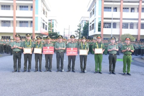 Công an tỉnh Đồng Tháp: Khen thưởng đột xuất 2 tập thể phá đường dây mua bán trái phép hóa đơn