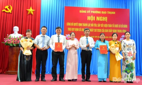 Phường Đạo Thạnh: Công bố các Quyết định thành lập, kiện toàn tổ chức đảng