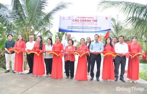Chủ tịch UBND tỉnh Đồng Tháp Nguyễn Thanh Nhàn dự Lễ khánh thành cầu Chánh Trí