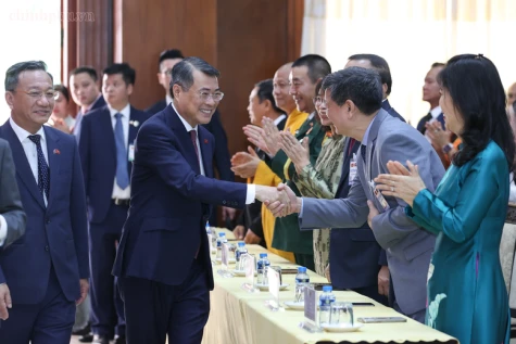 Thủ tướng: Quan hệ đặc biệt Việt Nam - Lào "được nuôi dưỡng từ nhân dân"